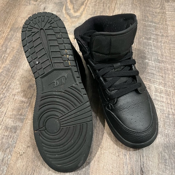Nike Air Jordan Mid Triple Black GS - Picture 9 of 9